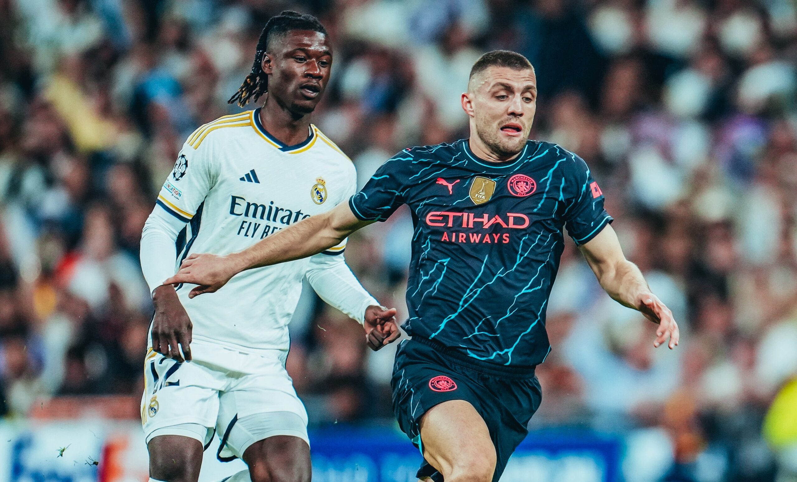 EDUARDO CAMAVINGA DEL REAL MADRID DEFIENDE A MATEO KOVACIC DEL MANCHESTER CITY