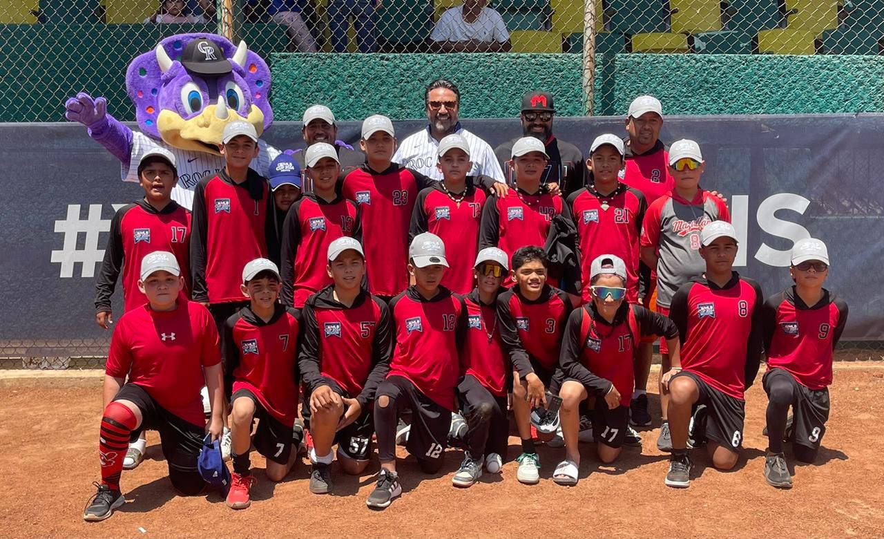 UNO DE LOS EQUIPOS DE SINALOA POSANDO PARA LA FOTO