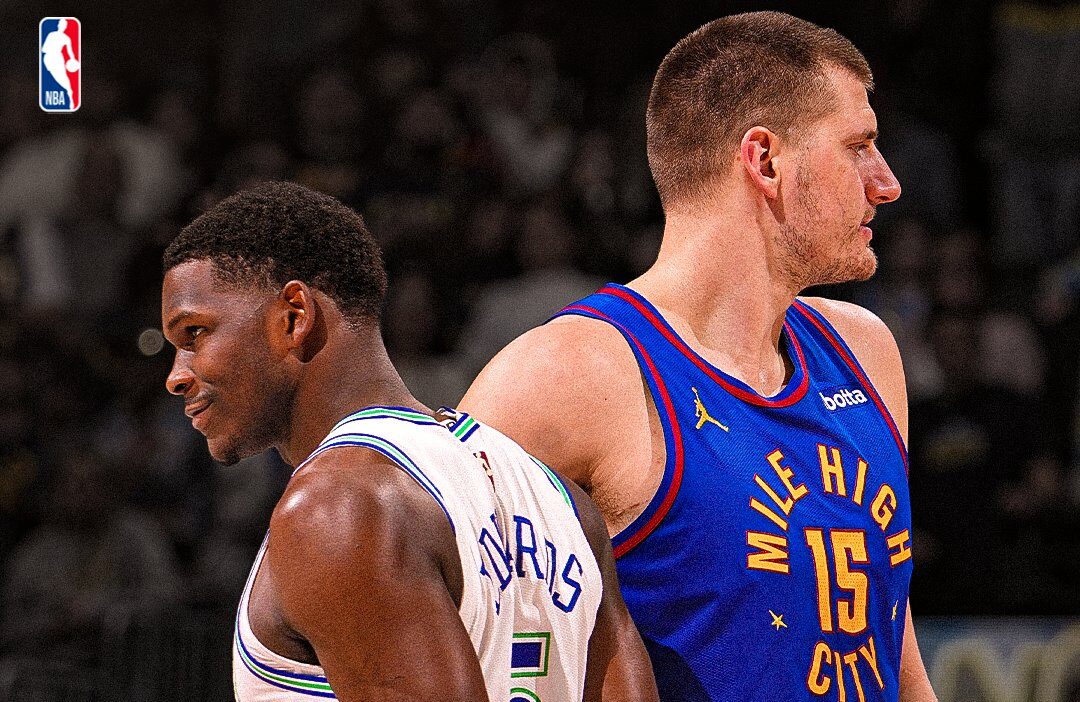 ANTHONY EDWARDS A LA IZQUIERDA Y NIKOLA JOKIC A LA DERECHA