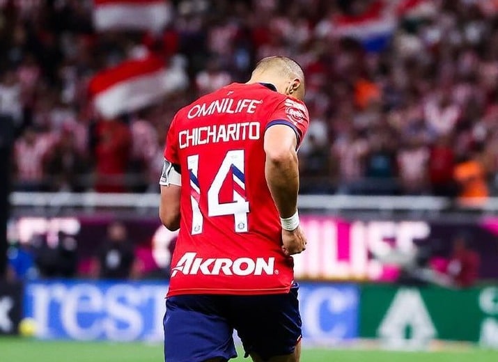 Javier Hernández tras anotar gol en la fecha 14 con Chivas.