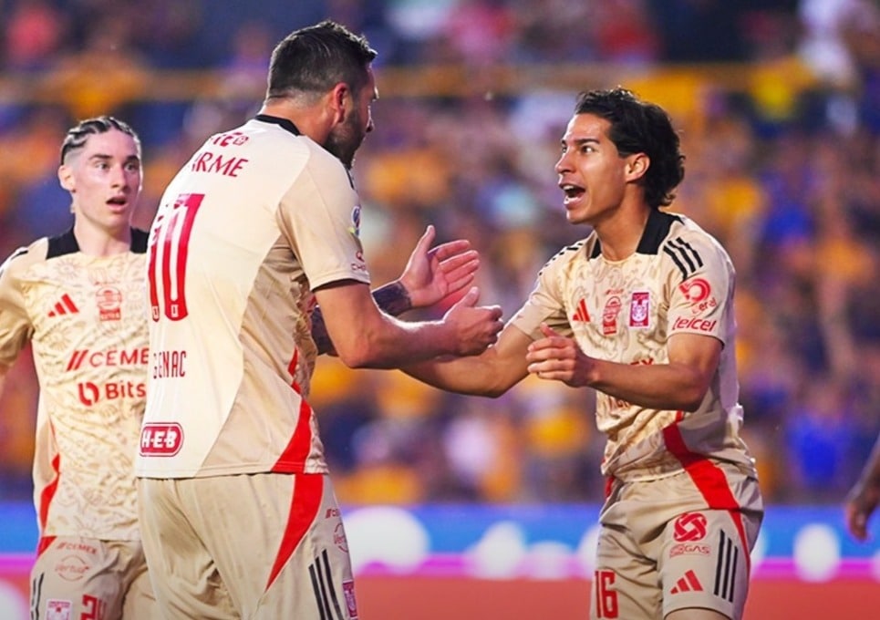 Gignac y Lainez festejan gol en la última fecha del CL2024.
