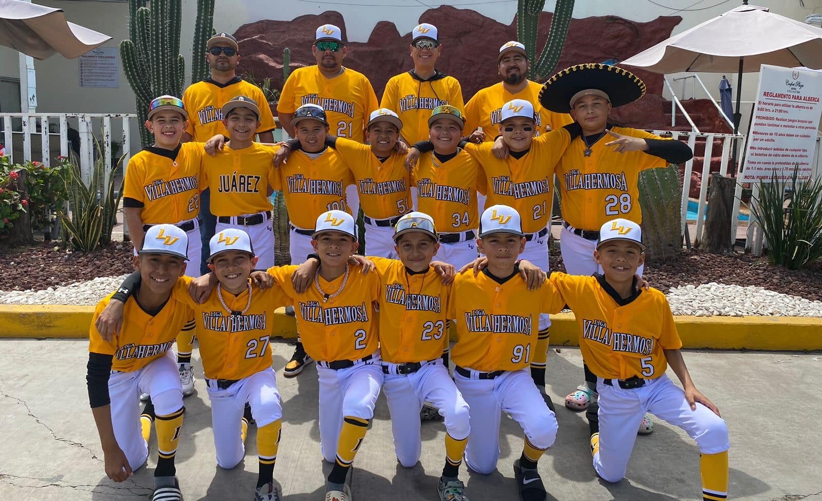 EL EQUIPO DE VILLAHERMOSA POSA PARA LA FOTO