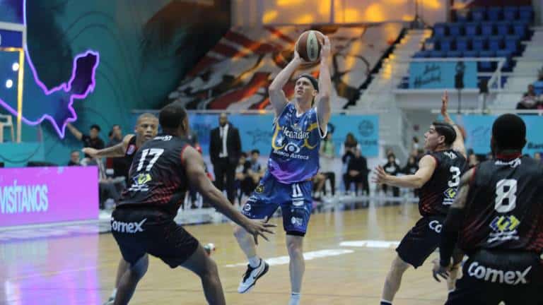 JEFF LEDBETTER CON TIRO DE MEDIA DISTANCIA