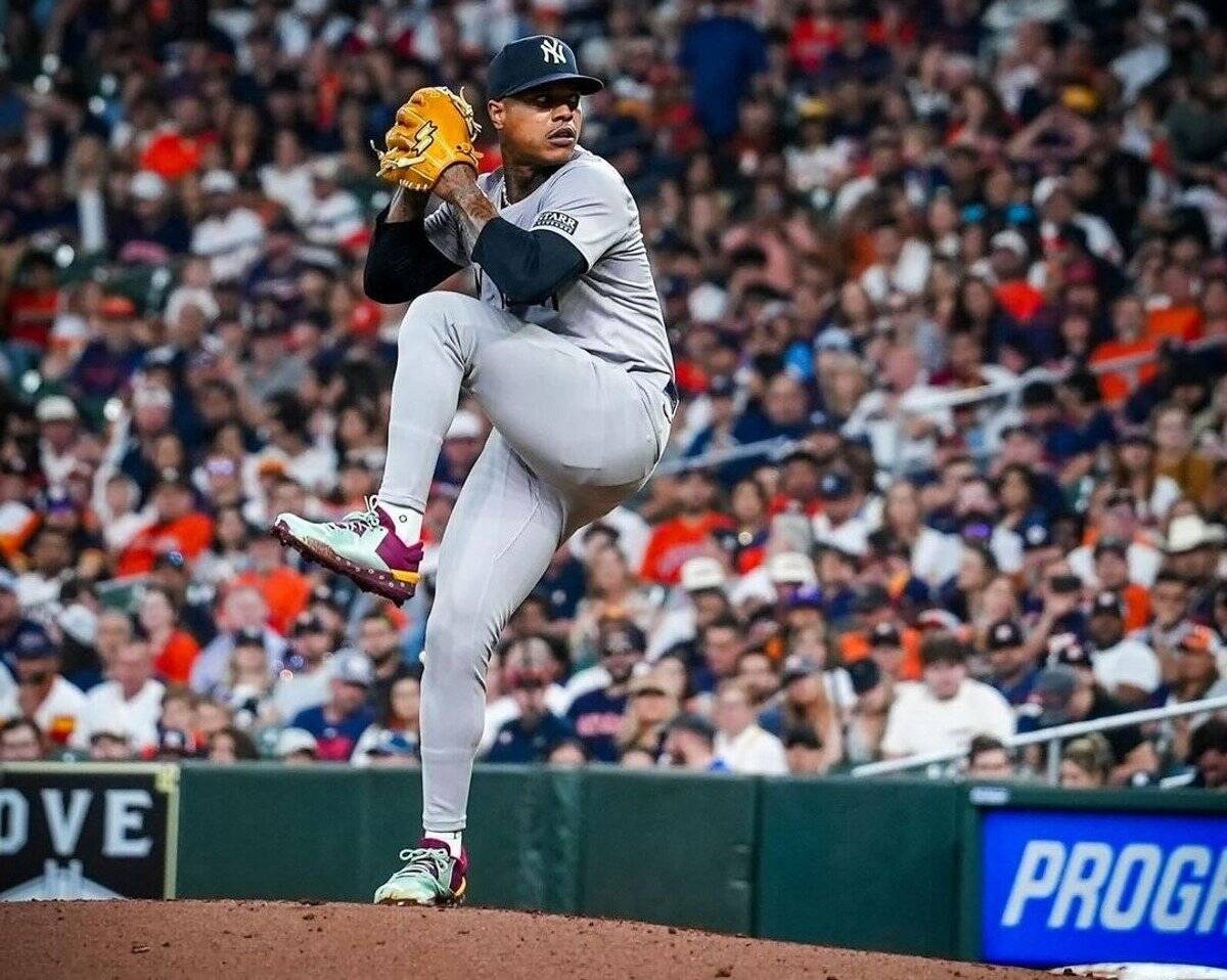 STROMAN TIRÓ SEIS ENTRADAS SIN PERMITIR CARRERA LIMPIA ANTE HOUSTON