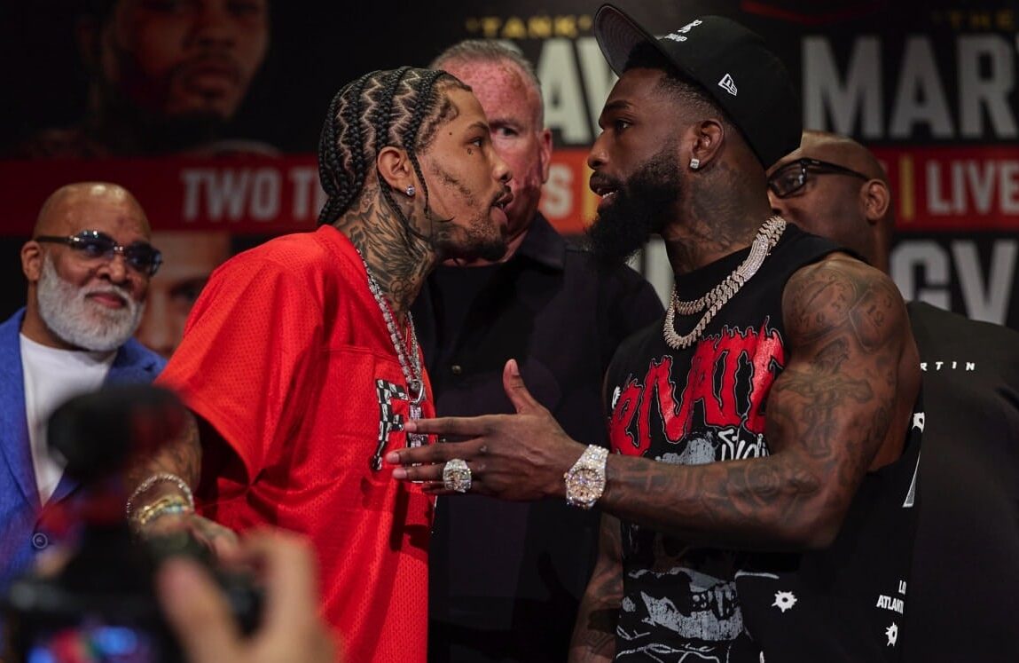 GERVONTA DAVIS A LA IZQUIERDA Y FRANK MARTIN A LA DERECHA