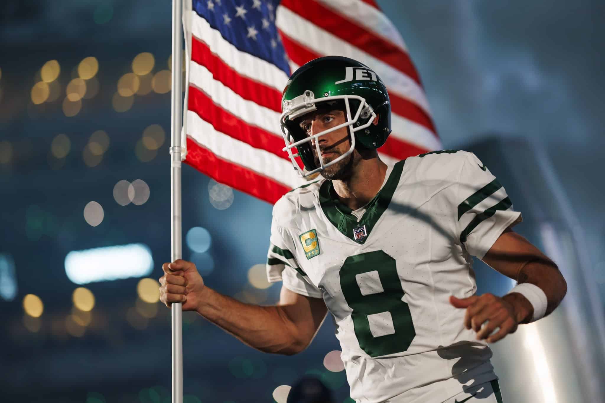 AARON RODGERS SALE AL CAMPO CON LOS NEW YORK JETS EN LA NFL