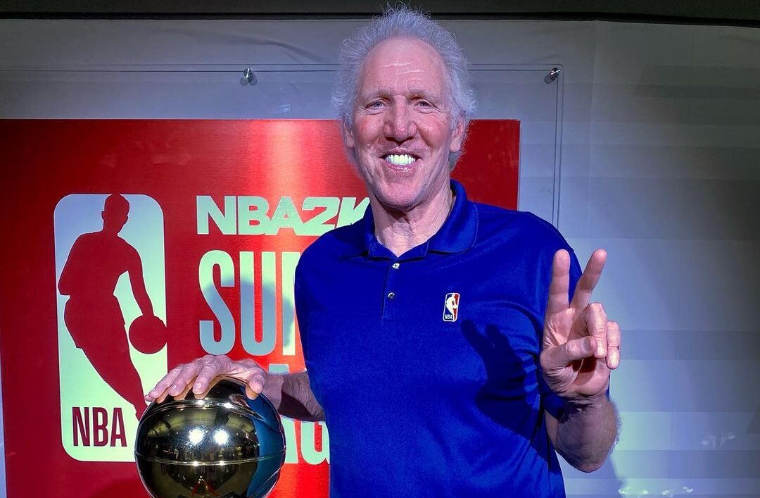BILL WALTON POSA PARA LA FOTO
