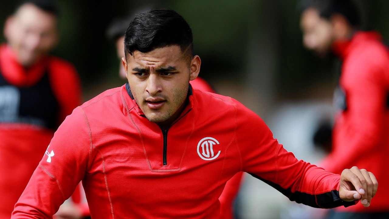 Alexis Vega en el entrenamiento de Toluca.