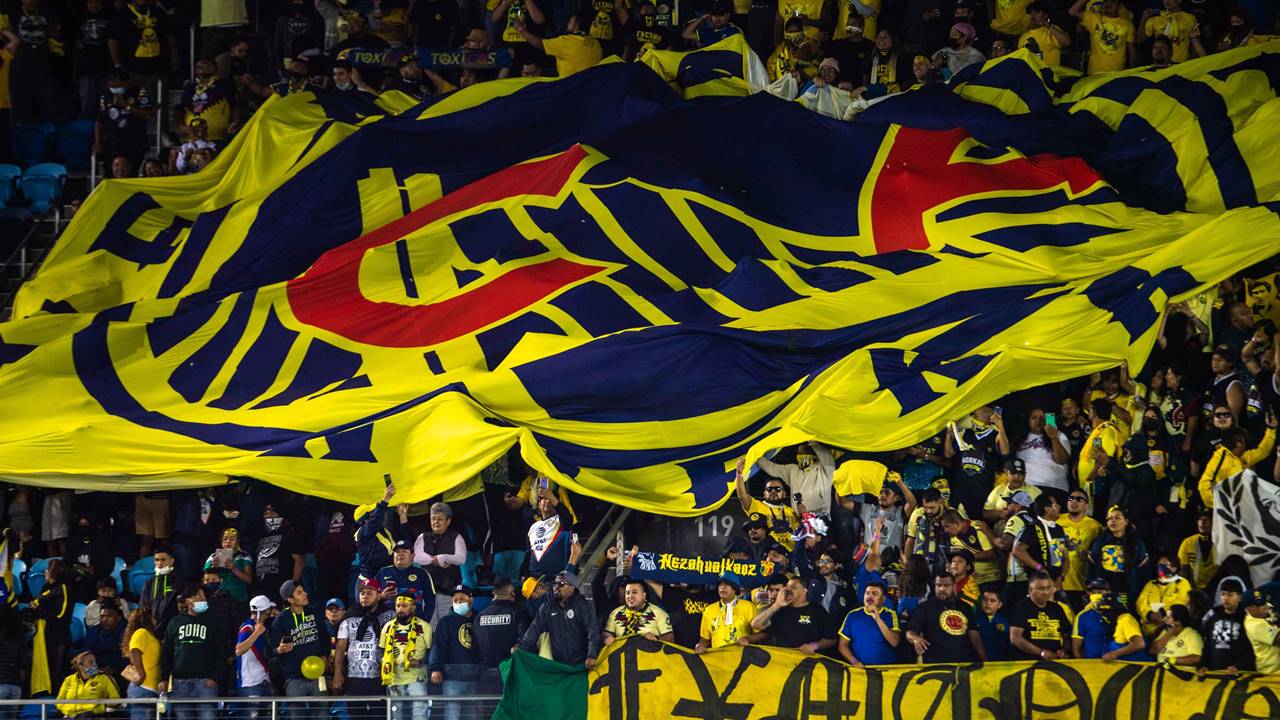 Aficionados del Club América en las semifinales en el Azteca.
