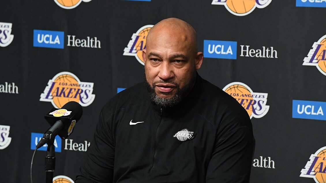 DARVIN HAM DURANTE UNA CONFERENCIA DE PRENSA CON LOS LAKERS