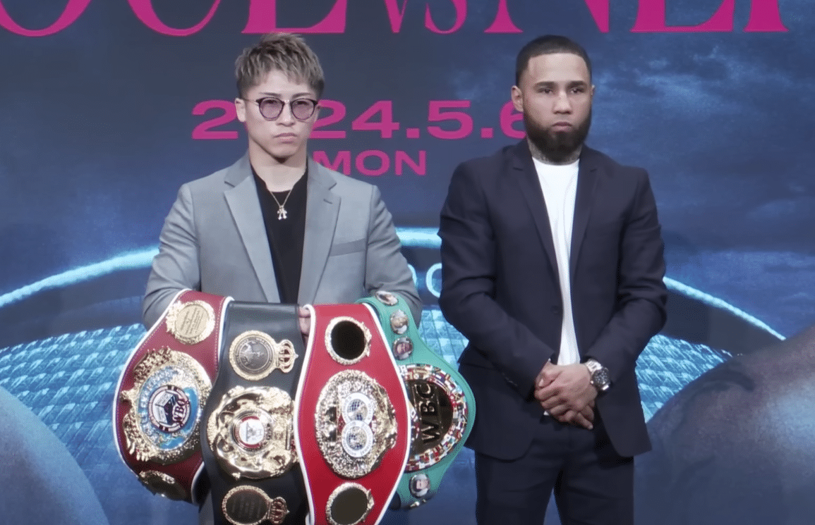 NAOYA INOUE A LA IZQUIERDA Y PANTERA NERY A LA DERECHA, POSAN PARA LA FOTO TRAS UNA CONFERENCIA DE PRENSA