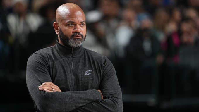 JB BICKERSTAFF DURANTE UN PARTIDO CON LOS CAVALIERS
