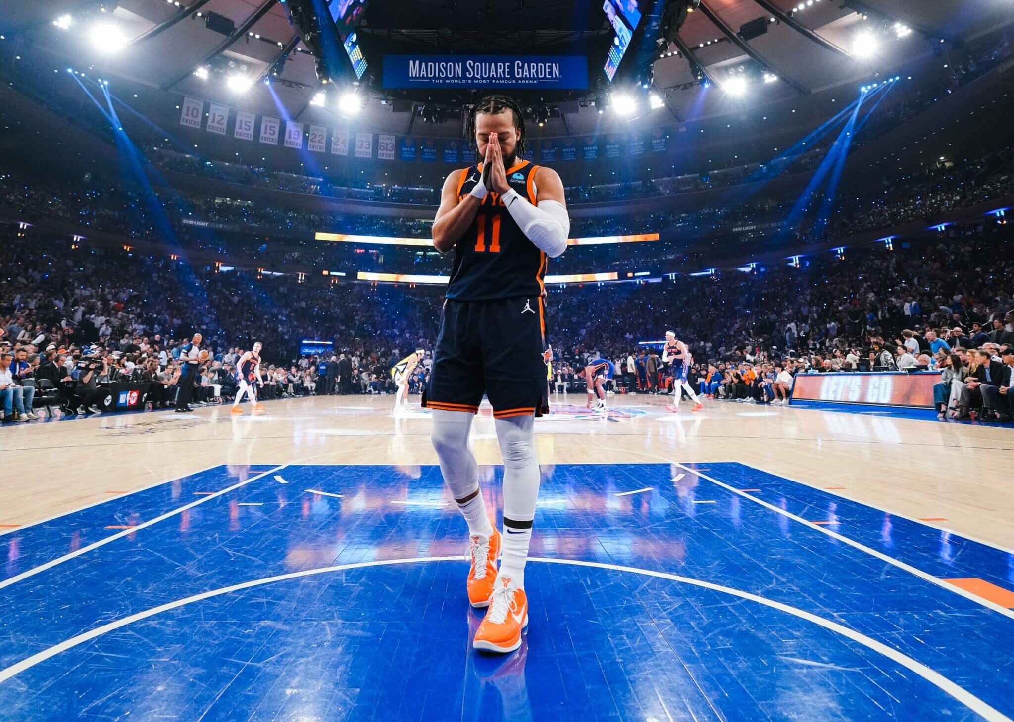JALEN BRUNSON DURANTE UN PARTIDO CON LOS KNICKS