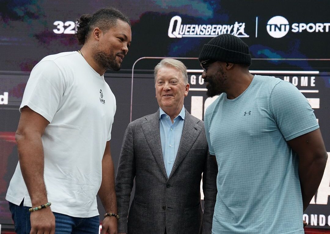 JOE JOYCE Y DEREK CHISORA POSAN PARA LA FOTO