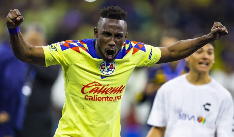 JULIÁN QUIÑONES CELEBRA EL TÍTULO DEL AMÉRICA