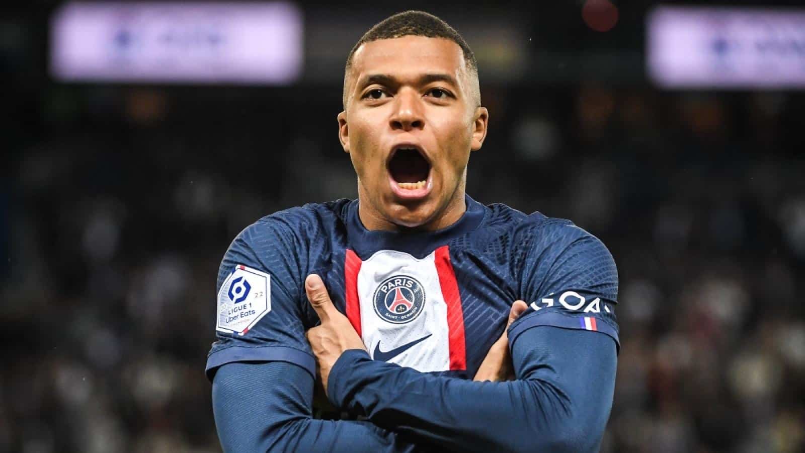 Mbappé festejando gol con el PSG en la temporada 2024.