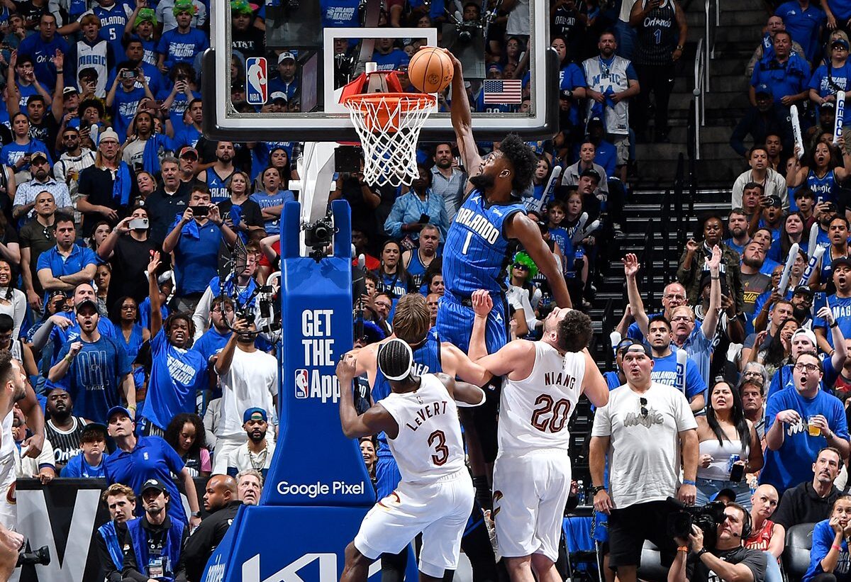 JONATHAN ISAAC DEL MAGIC ANOTA ANTE LA DEFENSA DE LOS CAVALIERS