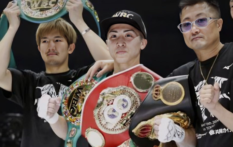 NAOYA INOUE POSA PARA LA FOTO TRAS LA VICTORIA ANTE PANTERA NERY