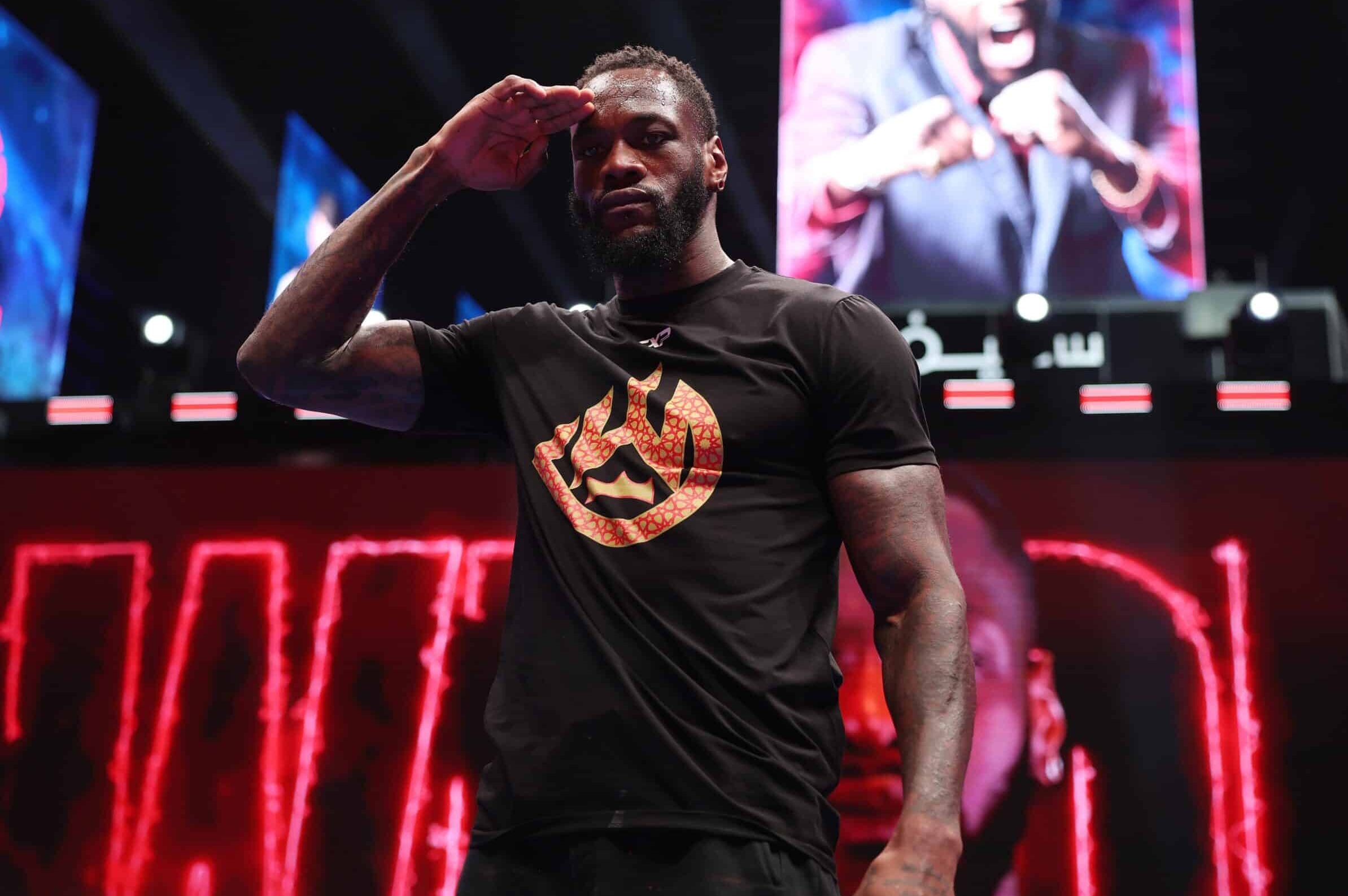 DEONTAY WILDER POSA PARA LA FOTO TRAS UN ENTRENAMIENTO PÚBLICO