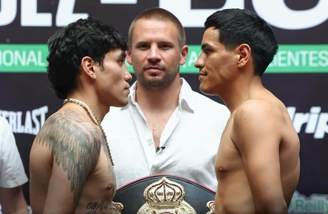ROCKY HERNÁNDEZ A LA IZQUIERDA Y DANIEL LUGO A LA DERECHA, CARA A CARA TRAS EL PESAJE