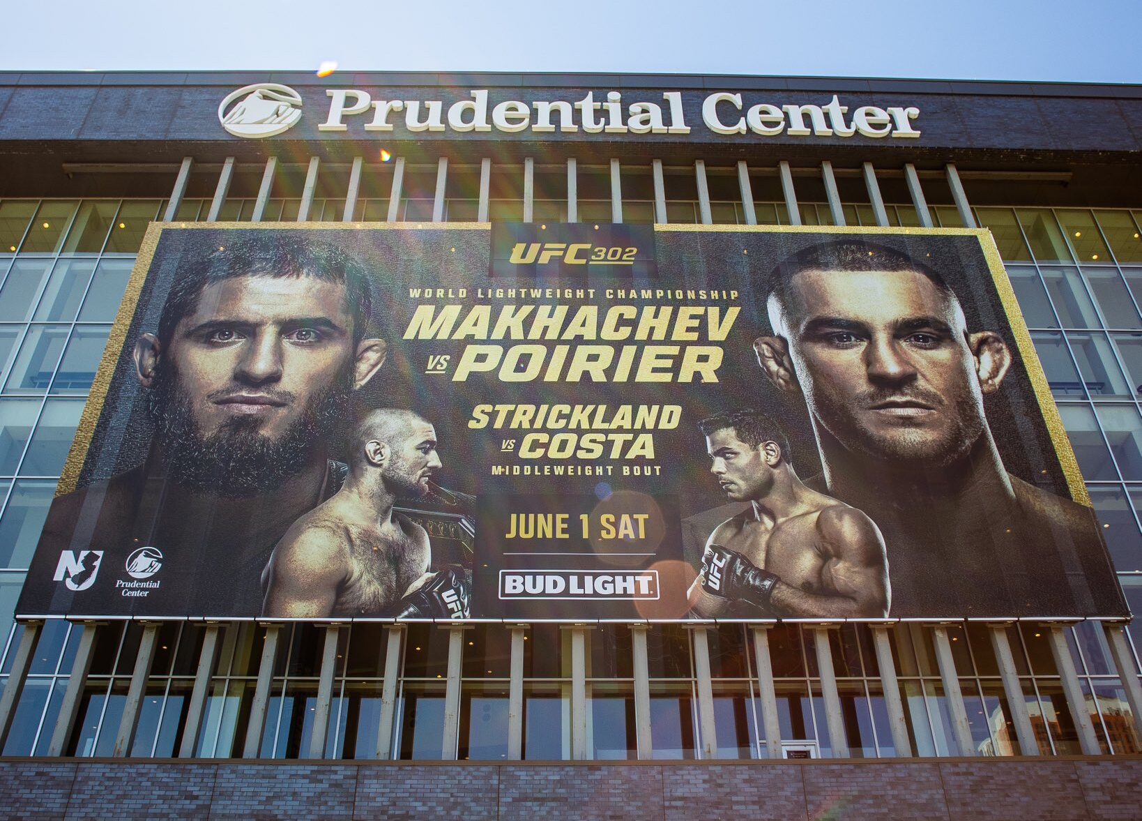 FLYER DE LA FUNCIÓN UFC 302 A CELEBRARSE EN EL PRUDENTIAL CENTER EN NEWARK