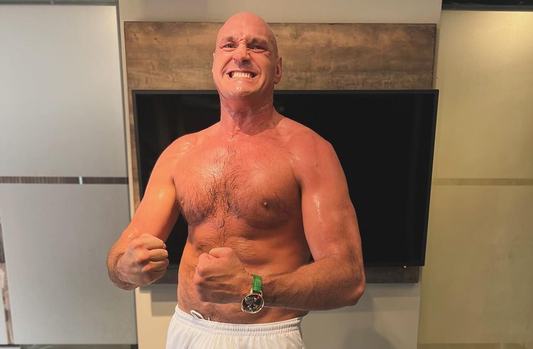 TYSON FURY POSA PARA LA FOTO