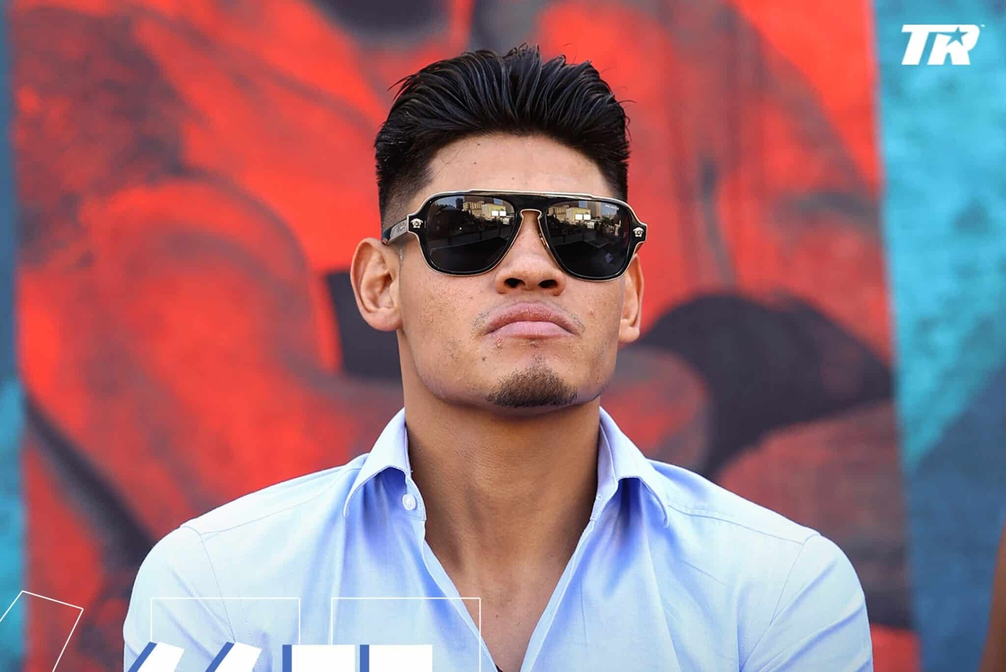 VAQUERO NAVARRETE POSA PARA LA FOTO