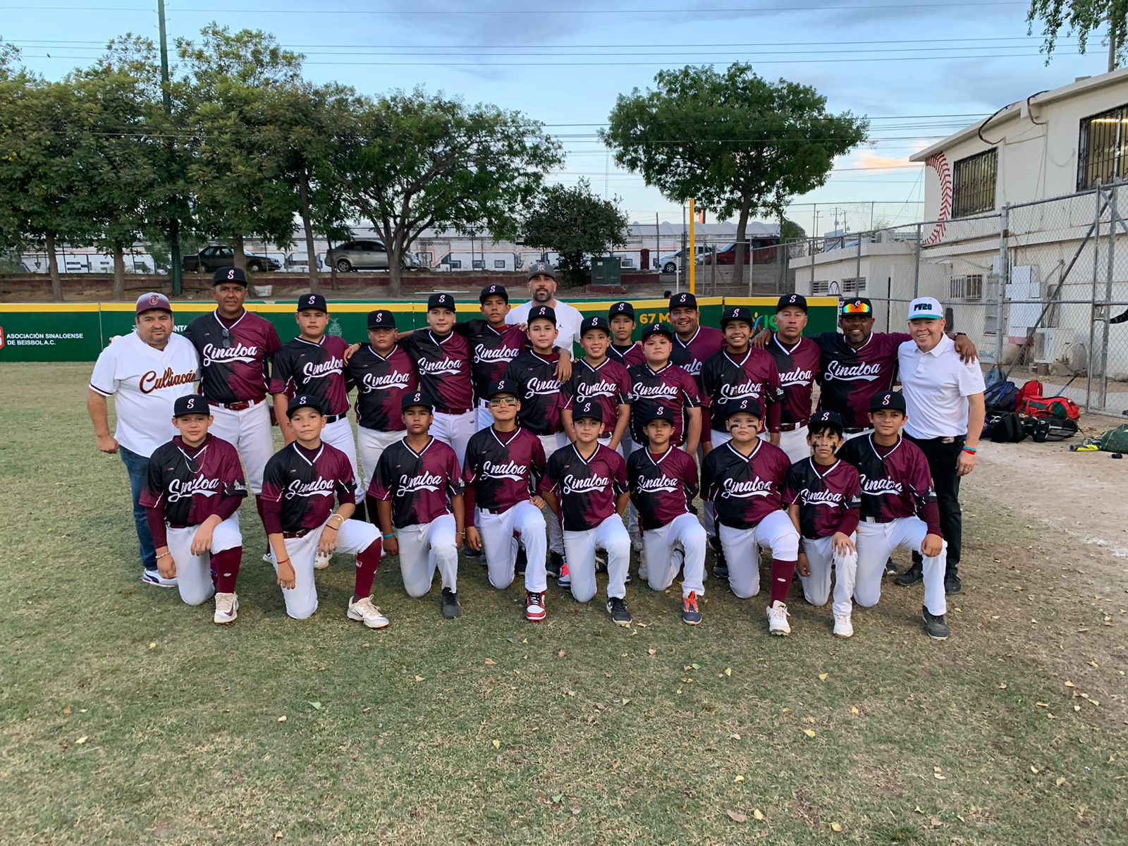 El equipo sinaloense posa para la foto