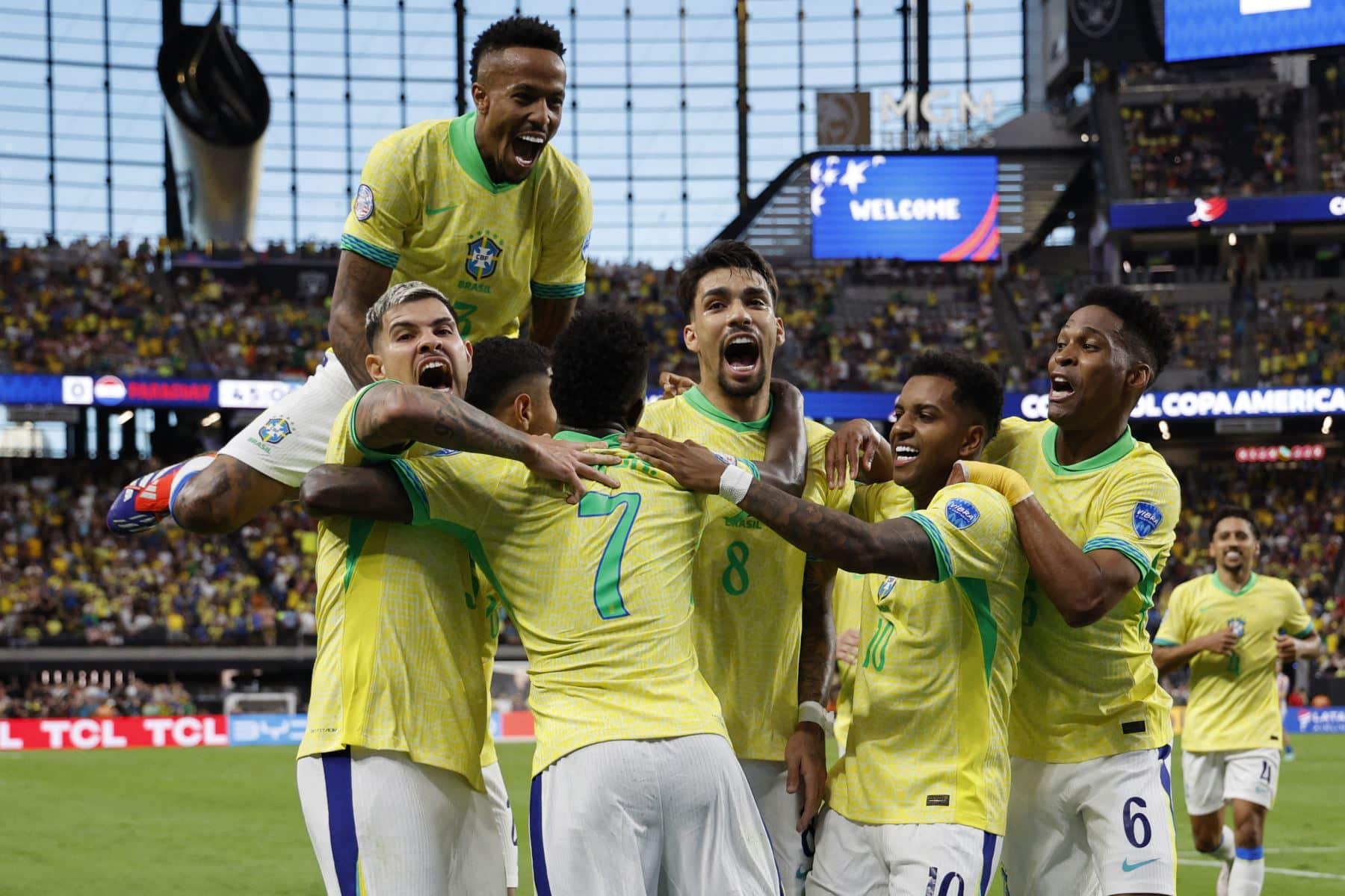 BRASIL DESPIERTA CON GOLEA SOBRE PARAGUAY