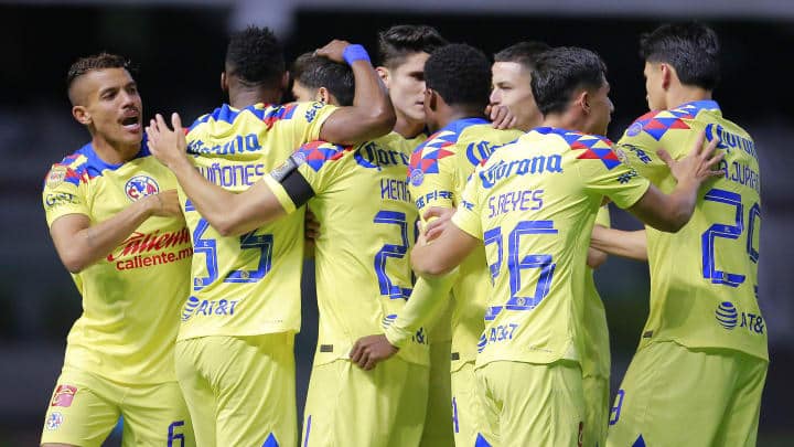 Jugadores del América festejan gol en la gran final.