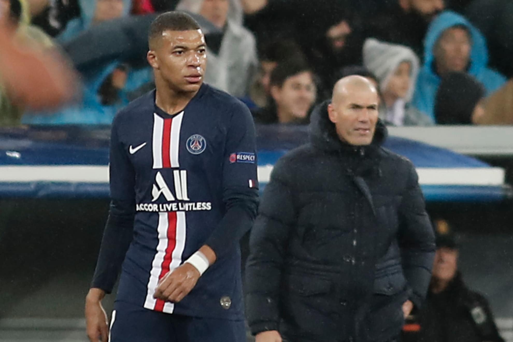 Zidane en su paso como DT del PSG al mando de Mbappé.