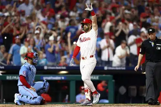 PHILLIES BUSCAN CERRAN LA SEMANA CON VICTORIA
