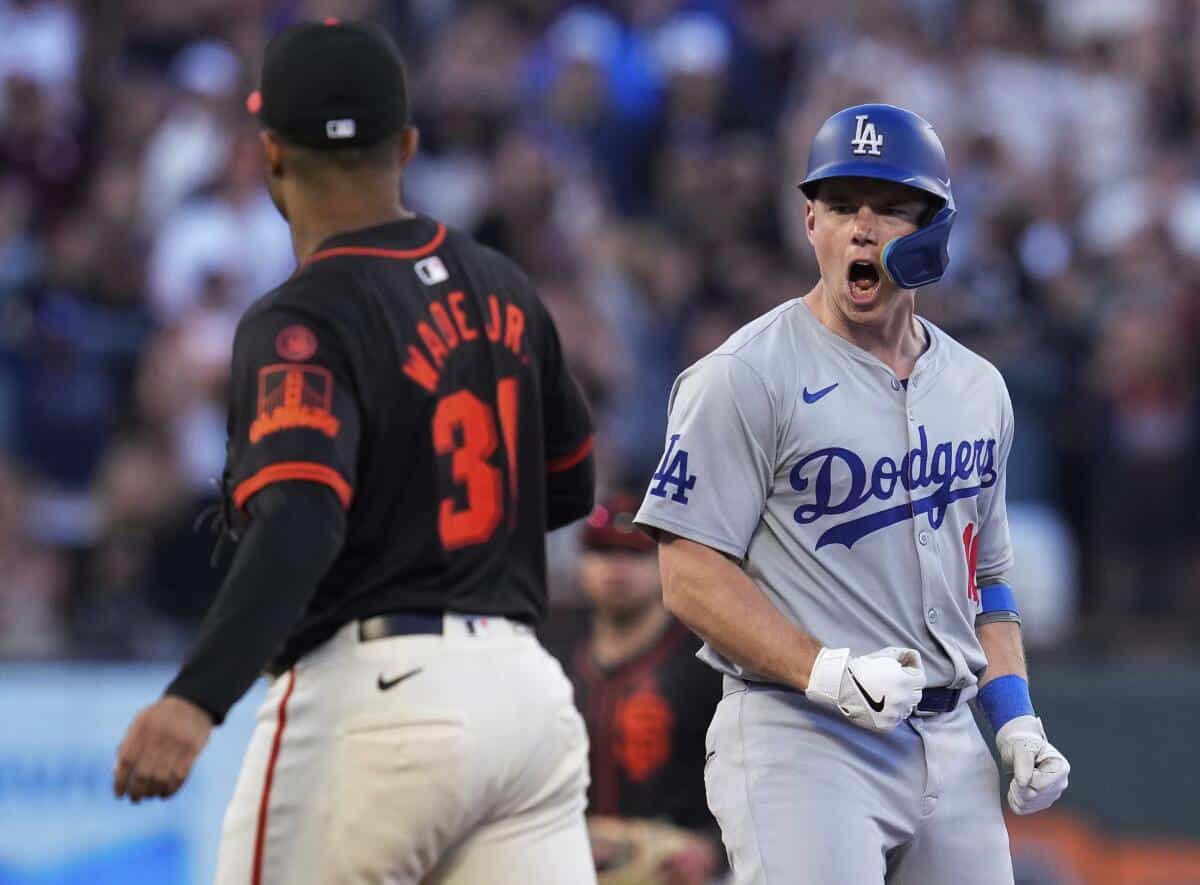 DODGERS FESTEJA EMPATAR EL JUEGO
