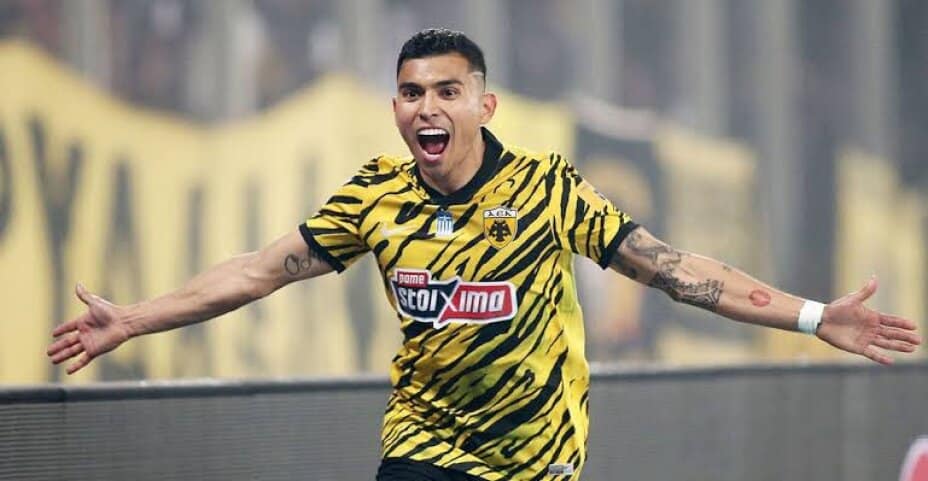 ORBELÍN PINEDA FESTEJA SU TANTO