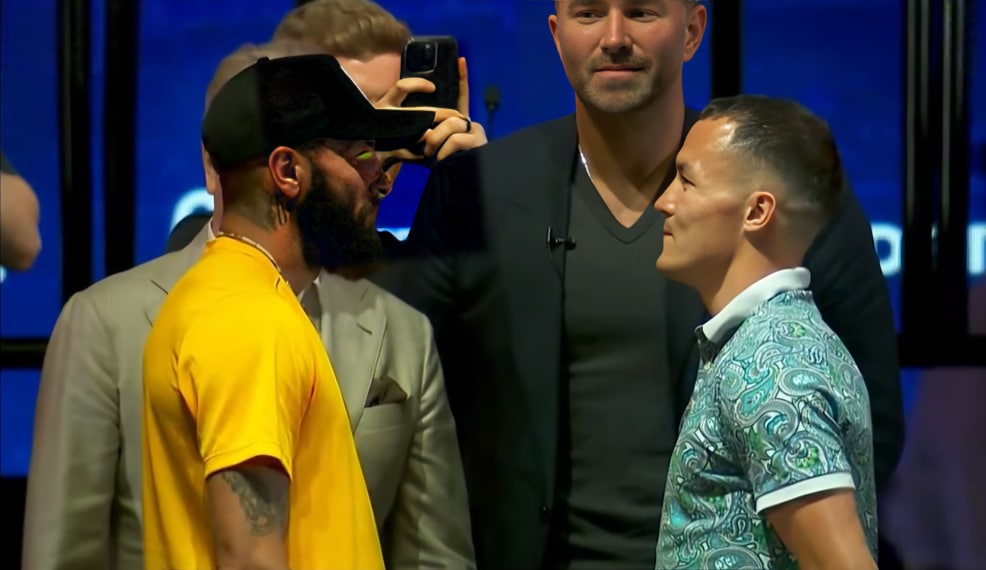 ANTHONY CACACE A LA IZQUIERDA Y JOSH WARRINGTON A LA DERECHA, CARA A CARA TRAS LA RUEDA DE PRENSA