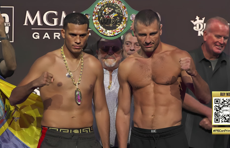 DAVID BENAVÍDEZ A LA IZQUIERDA Y OLEKSANDR GOVZDYK A LA DERECHA, POSANDO PARA LA FOTO TRAS EL PESAJE