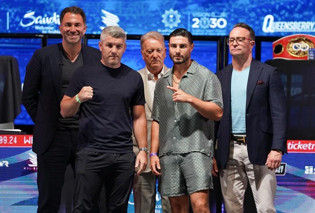 LIAM SMITH A LA IZQUIERDA Y A LA DERECHA JOSH KELLY, POSAN PARA LA FOTO TRAS LA PRIMERA RUEDA DE PRENSA DE PROMOCIÓN DE LA FUNCIÓN