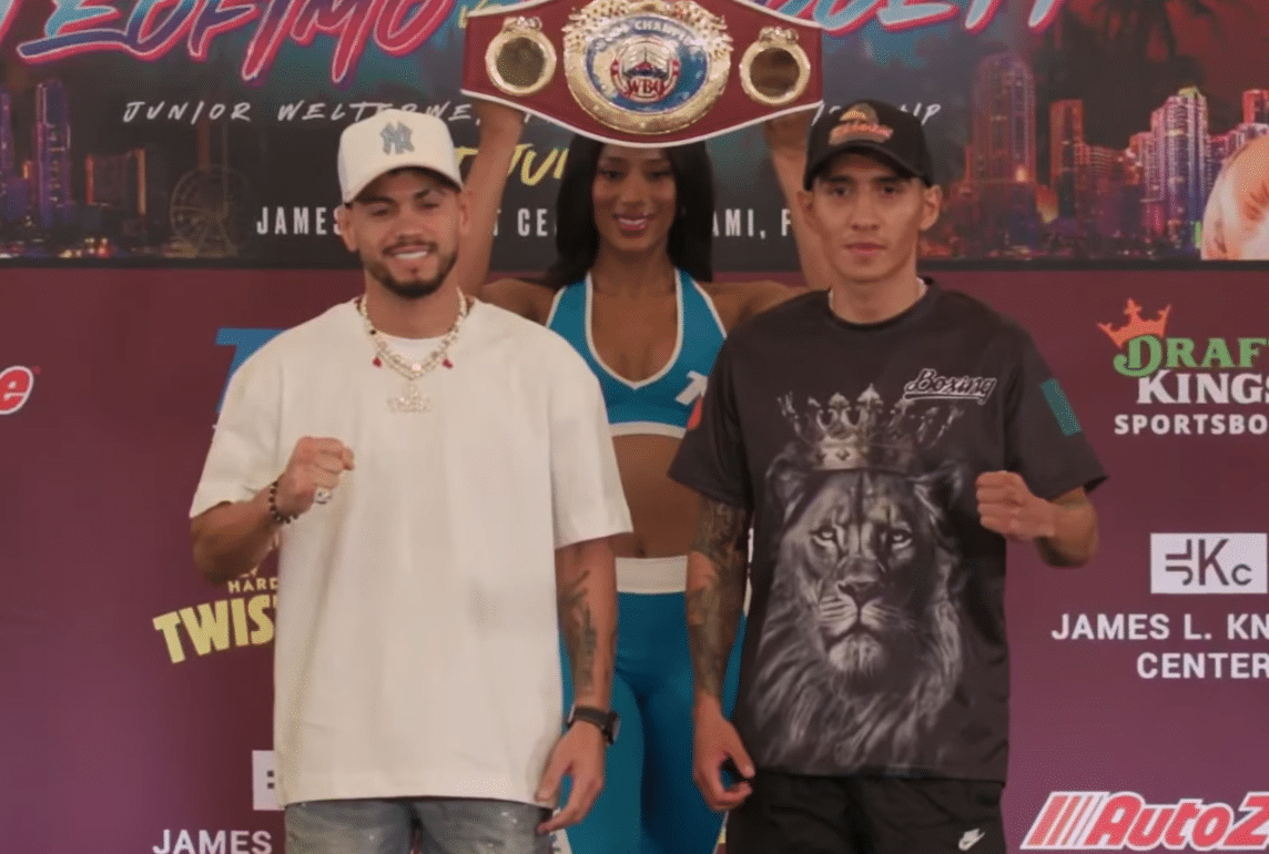 ROBEISY RAMÍREZ A LA IZQUIERDA Y A LA DERECHA BRANDON LEÓN, POSAN PARA LA FOTO
