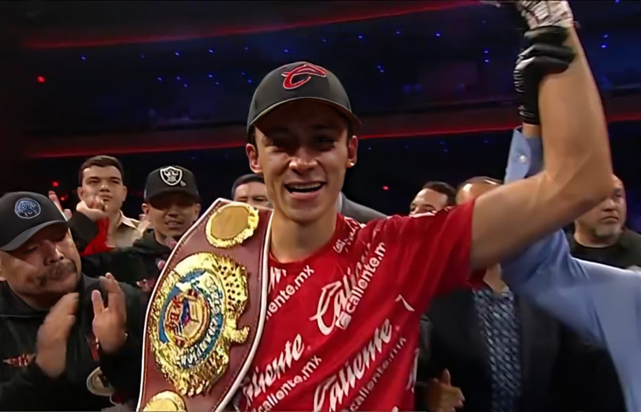 RAFAEL 'DIVINO' ESPINOZA CELEBRA SU TRIUNFO ANTE SERGIO CHIRINO