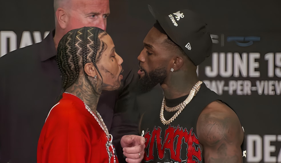 GERVONTA DAVIS A LA IZQUIERDA Y FRANK MARTIN A LA DERECHA, CARA A CARA TRAS LA PRESENCIÓN DE LA PELEA