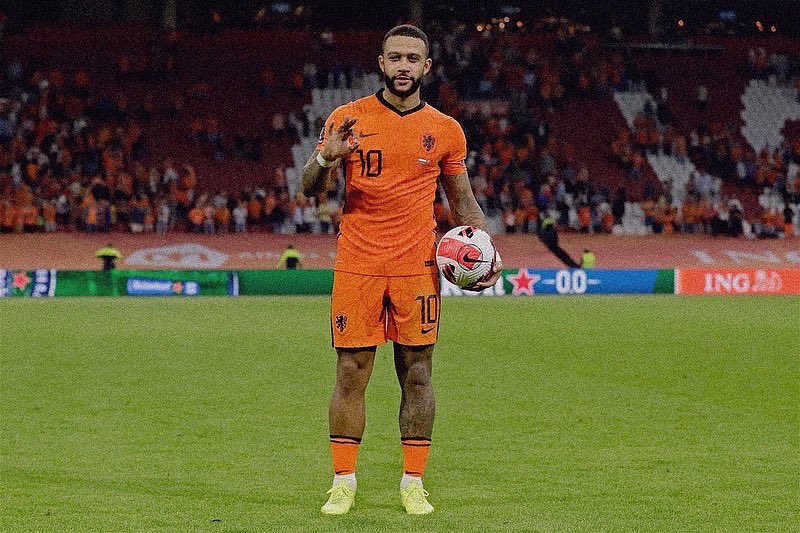 Memphis Depay en partido amistoso con Holanda.