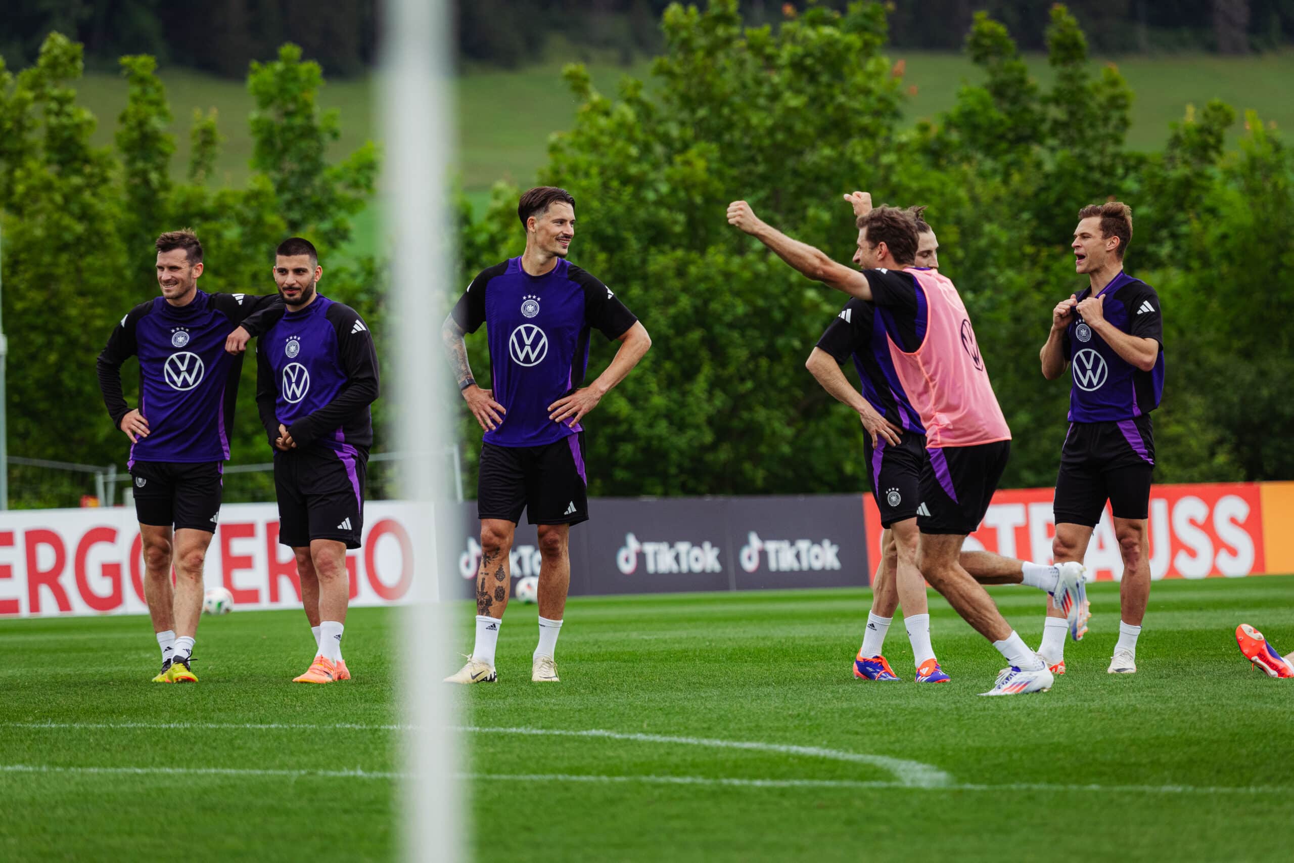 Jugadores alemanes en entrenamiento previo a amistoso.