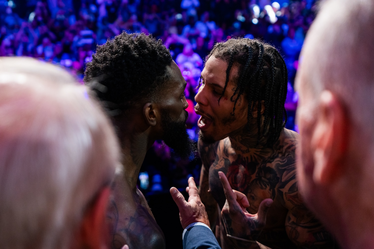 A LA IZQUIERDA FRANK MARTIN Y A LA DERECHA GERVONTA DAVIS, CARA A CARA TRAS EL PESAJE