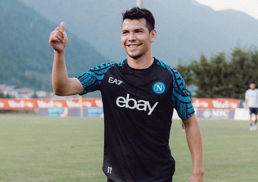 CHUCKY LOZANO POSA PARA LA FOTO TRAS UN ENTRENAMIENTO