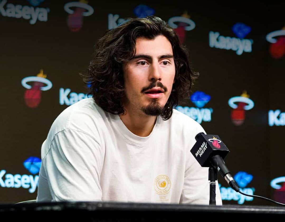 JAIME JÁQUEZ JR ATIENDE A LOS MEDIOS DE COMUNICACIÓN EN UNA RUEDA DE PRENSA DEL MIAMI HEAT EN LA NBA