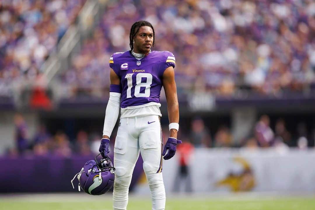 JUSTIN JEFFERSON DURANTE UN PARTIDO CON LOS VIKINGS EN LA NFL
