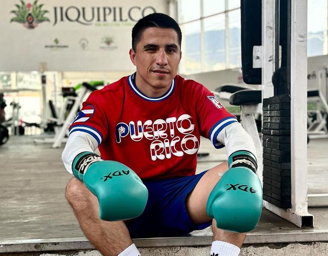 EL CHACAL GONZÁLEZ POSA PARA LA FOTO TRAS UN ENTRENAMIENTO