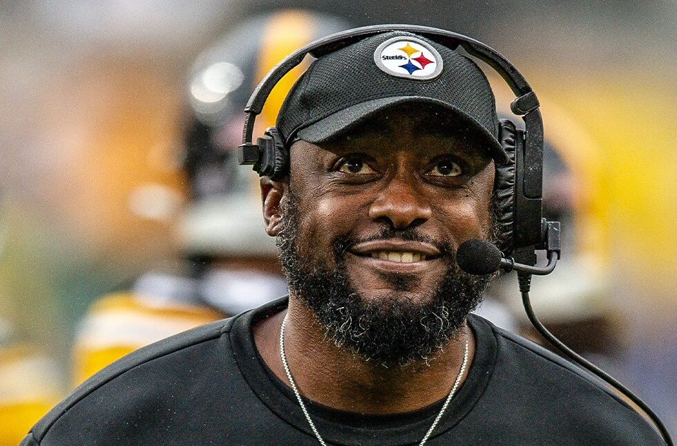 MIKE TOMLIN DURANTE UN PARTIDO EN LA NFL CON LOS PITTSBURGH STEELERS