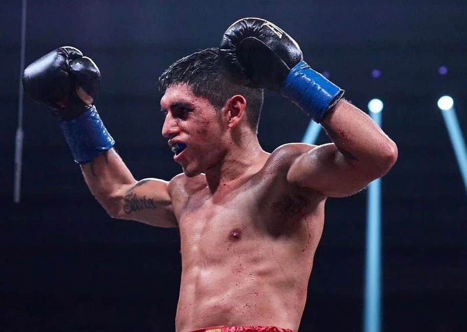 PUMA MARTÍNEZ CELEBRA UN TRIUNFO