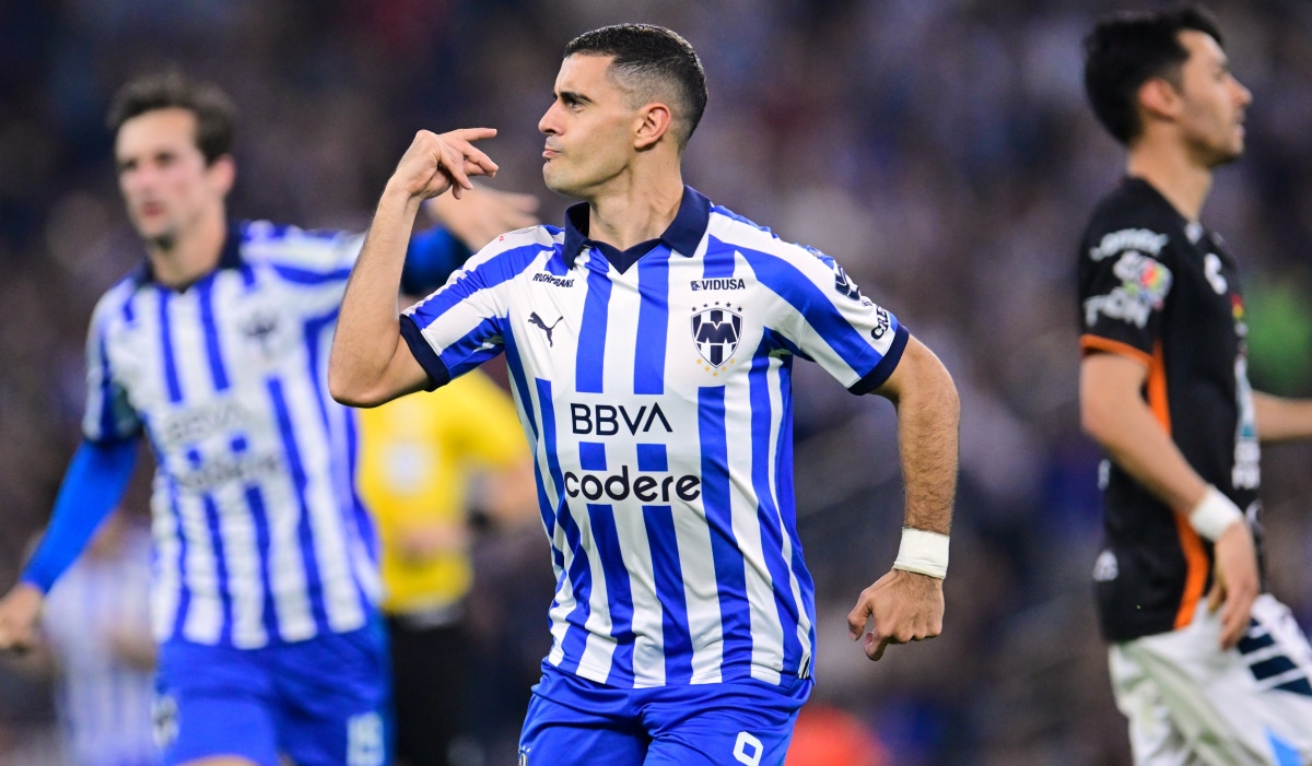 Germán Berterame festeja gol con Rayados.